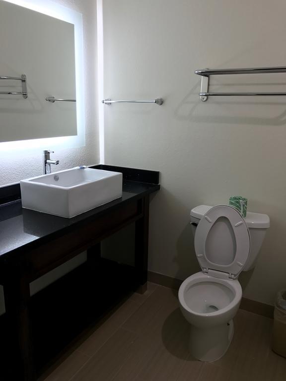 Americas Best Value Inn & Suites Spring / N. Houston Екстер'єр фото